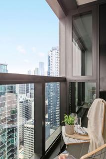 Stylish Pet-Friendly 2BR Walk to Southern Cross - 3