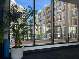 Comfort and Charm Studio in Marina Residences, Al Hamra Village - 4