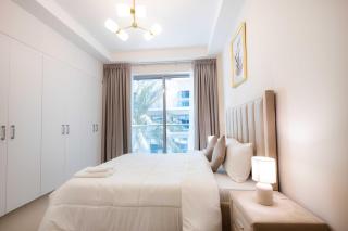 Modern 1BR with Beach and Pool in Al Marjan Island - 5