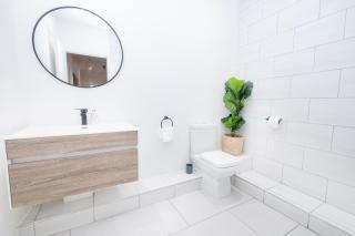 Loop St - Spacious 3Brdm City-Center Apartment with Parking - 3