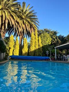 Somerset West Garden Apartments 4 - 1