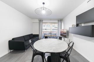 Brand new 3 bedrooms 2min walk to carlton hotel - 0