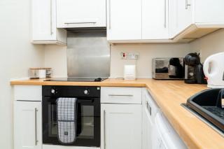 City Centre, 3BR Home, Next to Tram Stop, Sleeps7 - 6