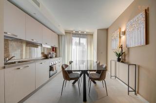 Official Mercury Suites, Stylish 2BR with Terrace by 360 Estates - 5
