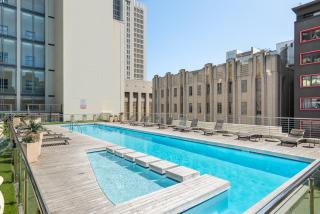 Modern Studio with Pool, Parking and King Bed in Historic Cape Town City Centre - 8