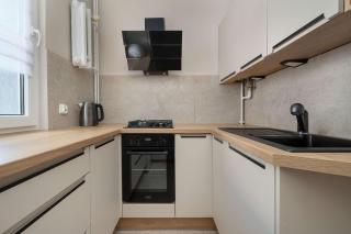 Red Apartment in Wrocław with Two Bedrooms and Desk for Remote Work by Noclegi Renters - 7