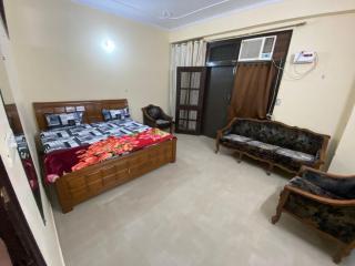 Gopiess - Vrindāvan - 7