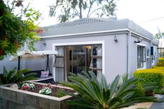 Falcon Guest House - 0