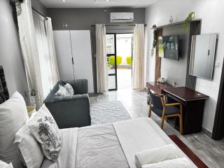 Falcon Guest House - 2