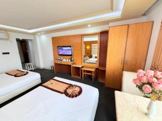 The Ambassador Airport Hotel - 3