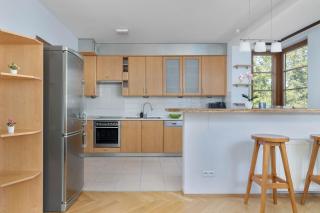 Kazimierza Wielkiego 2-Bedroom Apartment with Parking by Noclegi Renters - 8