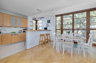 Kazimierza Wielkiego 2-Bedroom Apartment with Parking by Noclegi Renters - 2