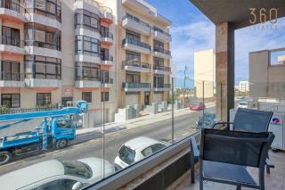 Prime Qawra Suites with Balcony, AC, Full Kitchen & Wifi by 360 Estates - 1