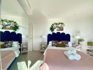 Skyline Views, Boutique 2-Bed, 2-Bath West London Apartment - 6