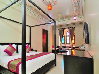 Jyoti Mahal A Heritage Hotel - 05 Mins from Railway Station & 2 Mins from Metro Station - 7