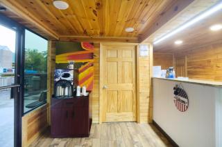 Tennessee Mountain Lodge Riverside by OYO - Pigeon Forge - 4