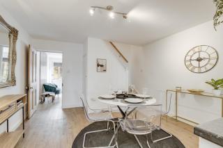 Riverside Cottage Retreat Hertford Town Sleeps 6 - 1