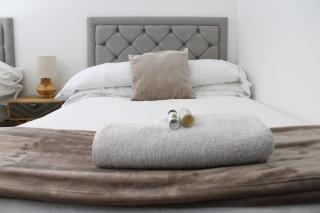 The Ivy Abode, Stylish 2-Bed Apartment Free Parking - 3