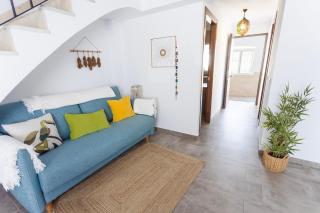 Family home for 5 with WiFi and street parking - 3