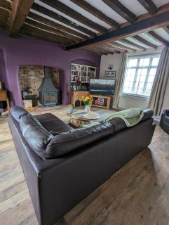 Beautiful and Warm 4-bed Home in Newark by Renzo, Free Parking, Close to A1 - 0