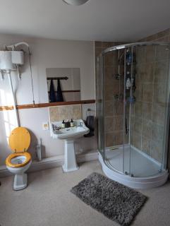 Beautiful and Warm 4-bed Home in Newark by Renzo, Free Parking, Close to A1 - 5