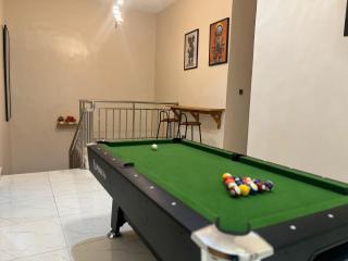 Spacious 4BR Luxury Apt, Netflix, Solar, Fast WiFi - 2