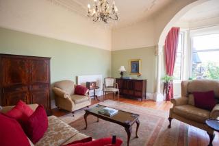 Elegant Victorian Apartment in Glasgow's West End - 8