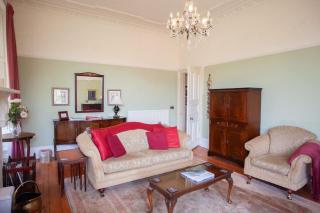 Elegant Victorian Apartment in Glasgow's West End - 1