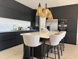 Skyline & Seaview Penthouse - 8