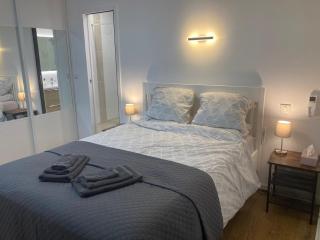 Cannes Sea View, by Beach, Private Room in Shared 3-Bedroom Apartment, Private Bathroom & Balcony,, Chambre avec salle de bain privative & balcon, chez l'habitant - 9