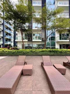 Big Studio Unit in Newport near NAIA w Balcony - 6