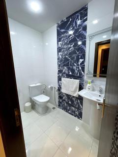 Spacious 3BR AC & Fast Wi-Fi in Central Tangier - 7