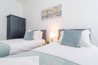 Newly Renovated 4BR House with lots of amenities - 4