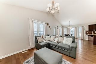 Gorgeous home in Newcastle close to many amenities - 6