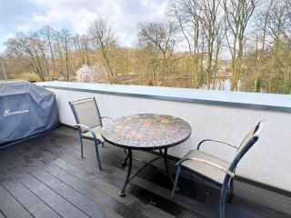 ImmoStay #3 - Penthouse mit zwei Balkonen & Seeblick, Parking & WiFi - 0