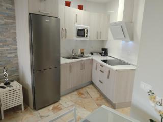 Studio with views, gardens and pool - 9