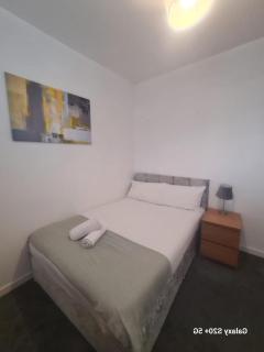 City Two Bed Apartment - 2