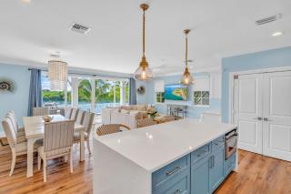 Sunset Tides - Waterfront Pool Home, 30' Dock - 5