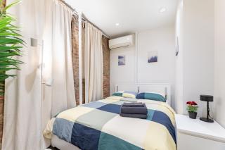2 Bedroom Deluxe Unit in the Heart of Manhattan - 5