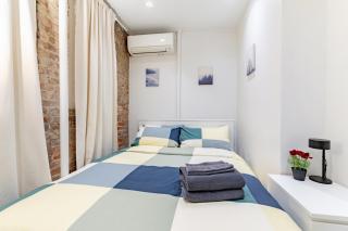 2 Bedroom Deluxe Unit in the Heart of Manhattan - 1