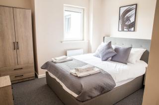 Bright 2 Bed City Apartment with Juliette Balcony - 8