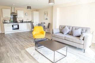 Bright 2 Bed City Apartment with Juliette Balcony - 4