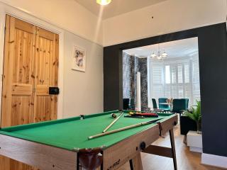 Seren, Free Parking, Close to Train Station, Pool table, sleeps 1-7guests - 6