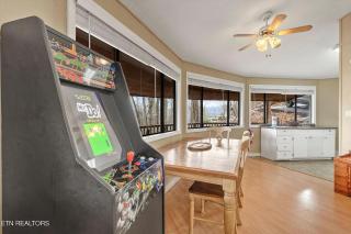 Hideaway Chalet - Hot Tub in the Treetops, Arcade Games, + Close to Ober Mountain! - 6
