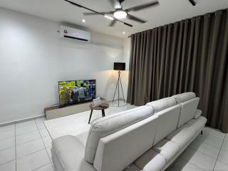 Tg Puteri Resort, 10pax, 20 mins to CIQ JB - 0