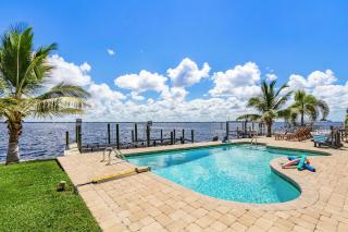Dive into Fun & Tropical Vibes at Beach Retreat - Coral Beach Dream - 9