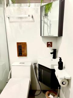 Thong Lo 3BR Home 75in SmartTV Netflix - Quiet Home in the City Center - 9