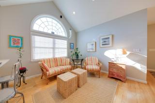 Seaside Cottage with Private Pier - 3 Miles to Beach - 7