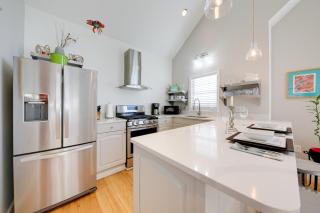 Seaside Cottage with Private Pier - 3 Miles to Beach - 3