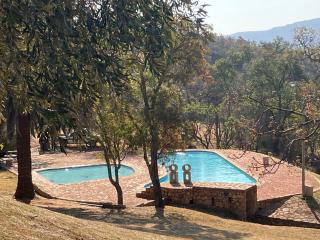 Tshiamo Bush Chalet - 8
